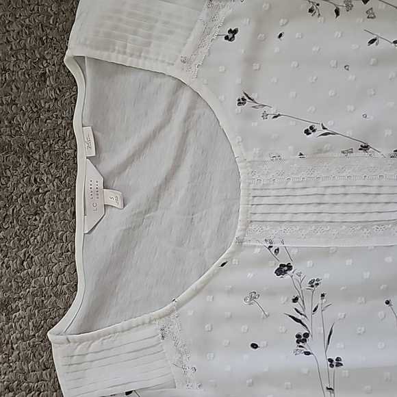 LC Lauren Conrad Cap Sleeve Shirt - Picture 2 of 5
